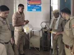 मंदिर के बाहर बैठे बुजुर्ग की अचानक बिगड़ी तबीयत, डॉक्टर में किया मृत घोषित