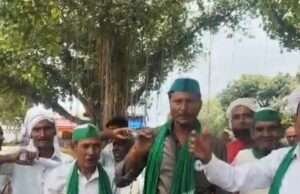 खाद की किल्लत को लेकर सहकारी समिति पर किसान यूनियन का धरना