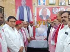 सपा कार्यालय में मनी स्व जनेश्वर मिश्र उर्फ़ छोटे लोहिया की जयंती