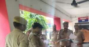 क्षेत्राधिकारी टहरौली ने बरूआसागर थाने का किया त्रैमासिक निरीक्षण, चौकीदारों को दिए सतर्कता के निर्दे