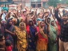 पानी की समस्या को लेकर वार्ड के सैकड़ों लोगों ने घेरा नगर पंचायत कार्यालय