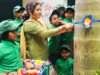वृक्षों के तनों पर राखी बांध बच्चों ने लिया संरक्षण का संकल्प