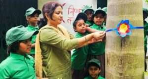 वृक्षों के तनों पर राखी बांध बच्चों ने लिया संरक्षण का संकल्प