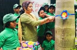वृक्षों के तनों पर राखी बांध बच्चों ने लिया संरक्षण का संकल्प