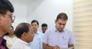 राष्ट्रीय शैक्षिक महासंघ ने डीएम को सौंपा ज्ञापन