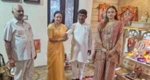 मोना ने अधिवक्ताओं समेत बड़ी संख्या में भाईयों की कलाई में बांधी राखी