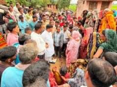 शोक की घड़ी में परिजनों का सहारा बने नगर पालिका अध्यक्ष वीरेंद्र सरोज ‘फौजी’, दिवंगत योगनाथ सरोज को दी भावभीनी श्रद्धांजलि