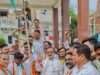 भाजपा नेता मनोज जायसवाल ने पंडित दीनदयाल उपाध्याय चौराहा पर किया ध्यजारोहण