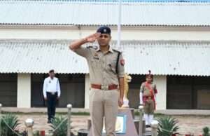 एसपी ने साप्ताहिक परेड की ली सलामी, पुलिस लाइन का किया निरीक्षण