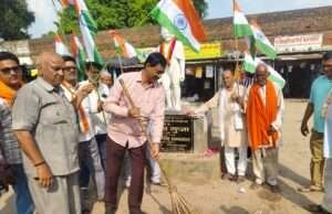 विधायक विकास गुप्ता ने गांधी प्रतिमा पर किया माल्यार्पण, हर घर तिरंगा अभियान का किया आह्वान