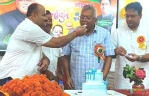 शिक्षाविद प्रो0 शिवाकांत ओझा का समारोहपूर्वक मनाया गया जन्मदिन, हुए सम्मानित