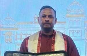 डायट प्रवक्ता अमृत कुमार यादव को लखनऊ विश्वविद्यालय ने पीएचडी की उपाधि से किया सम्मानित
