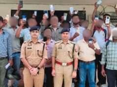 खोए 121 मोबाइल लौटे तो स्वामियों के खिल उठे चेहरे, फतेहपुर पुलिस को लोगों ने कहा थैंक्यू
