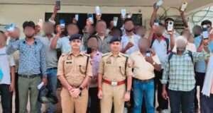 खोए 121 मोबाइल लौटे तो स्वामियों के खिल उठे चेहरे, फतेहपुर पुलिस को लोगों ने कहा थैंक्यू