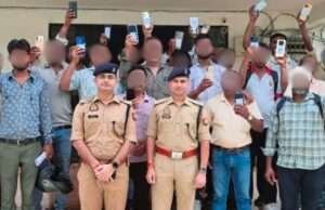 खोए 121 मोबाइल लौटे तो स्वामियों के खिल उठे चेहरे, फतेहपुर पुलिस को लोगों ने कहा थैंक्यू
