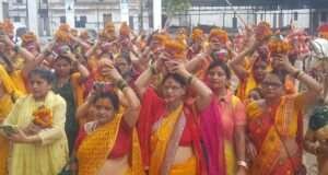 शिव महापुराण कथा के शुभारंभ से पूर्व निकाली गई भव्य एवं दिव्य कलश यात्रा