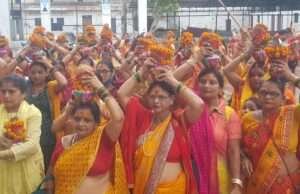 शिव महापुराण कथा के शुभारंभ से पूर्व निकाली गई भव्य एवं दिव्य कलश यात्रा