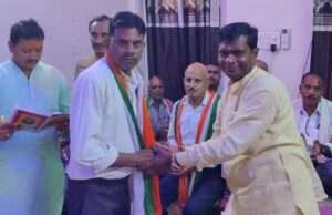 भाजपा जिलाध्यक्ष लाल बहादुर सरोज ने पूर्व सैनिकों को अंगवस्त्र व उपहार देकर किया सम्मानित