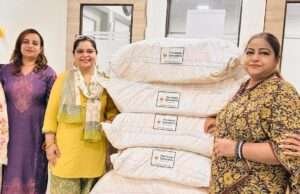समाजिक संस्था द स्माइल स्प्रेडर्स वेलफेयर सोसायटी ने बांटे सेनेटरी पैड्स