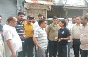 नगर आयुक्त ने वार्ड-59 का किया निरीक्षण, सफाई, अतिक्रमण हटाने और विकास कार्यों के दिए सख्त निर्देश