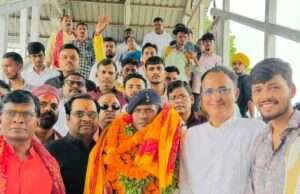 22 वर्षों तक सेना में सेवा देने के बाद लौटे भाजपा जिलाध्यक्ष के भाई जेसीओ विजय बहादुर सरोज का फूल-मालाओं से हुआ स्वागत
