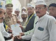 अरविंद केजरीवाल का पुतला फूंकने के विरोध में आप ने किया प्रदर्शन