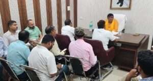 कुंडा व बाबागंज में ब्लॉक कर्मचारियों संग बैठक, विकास कार्यों में तेजी के निर्देश