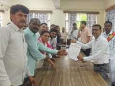 पदोन्नति समेत विभिन्न मांगों को लेकर लेखपालों ने सौपा ज्ञापन