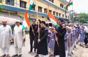 मदरसा अनवारुल उलूमसे छात्रों ने निकाली गई तिरंगा यात्रा