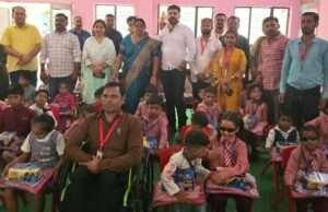 दिव्यांग छात्र-छात्राओं को वितरित की गईं यूनिफॉर्म और जूते