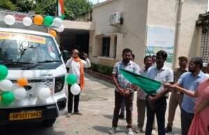 मिलेट्स मोबाइल आउटलेट वाहनों को डीएम व सीडीओ ने दिखाई हरी झंडी