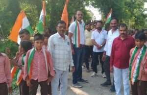 प्राथमिक विद्यालय के बच्चों ने निकाली तिरंगा यात्रा