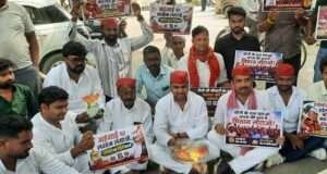 चीनी के बढ़ते दामों के खिलाफ सपाईयों ने किया प्रर्दशन