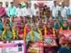 रसोइयों को मिला कैशलेस चिकित्सा कार्ड, साड़ी देकर किया सम्मानित