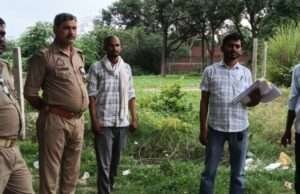 बंजर भूमि कब्जे पर प्रशासन की कार्रवाई, निर्माण कार्य रुकवाया