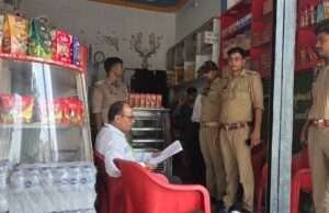 बृजवासी स्वीट हाउस में खोया से बनी दूषित मिठाइयां नष्ट, खोया की बिक्री पर रोक