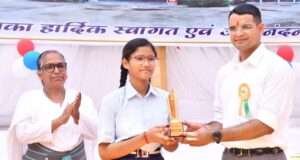 जवाहर नवोदय विद्यालय के स्थापना दिवस पर मेधावी छात्र-छात्राएं हुए सम्मानित, डीएम ने किया उत्साहवर्धन