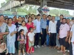 सम्मेद शिखरजी की वन्दना कर लौटे तीर्थ यात्रियों का स्टेशन पर किया सम्मान