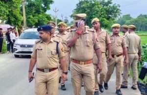 आगामी त्योहारों को लेकर कस्बा शोहरतगढ़ में क्षेत्राधिकारी ने किया पैदल गश्त, सुरक्षा व्यवस्था का लिया जायजा