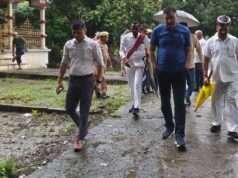 बाढ़ विभीषिका से कमर कसकर लड़ रहे हैं जिलाधिकारी पवन कुमार गंगवार