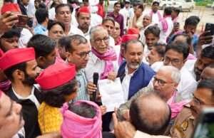शहर में जलजमाव को लेकर सपा का जोरदार प्रदर्शन