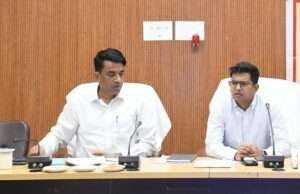 वन ट्रिलियन डॉलर अर्थव्यवस्था: सिद्धार्थनगर में योजनाओं के प्रभावी क्रियान्वयन और निवेश को बढ़ावा देने के निर्देश