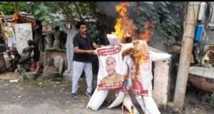 जेल जाने की परवाह नहीं, भानू सहाय ने फूंके पीएम, गृहमंत्री व रक्षामंत्री के पुतले