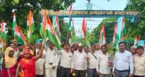 पुरानी पेंशन की मांग को लेकर सफाई कर्मचारियों ने निकाली तिरंगा यात्रा