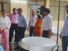 मण्डलायुक्त व डीआईजी ने आश्रम पद्धति विद्यालय का किया औचक निरीक्षण