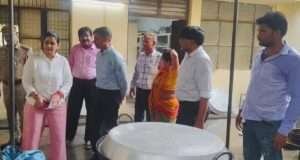 मण्डलायुक्त व डीआईजी ने आश्रम पद्धति विद्यालय का किया औचक निरीक्षण