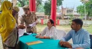मड़िहान थाना समाधान दिवस पर मंडलायुक्त व डीआईजी ने सुनीं जन समस्याएं