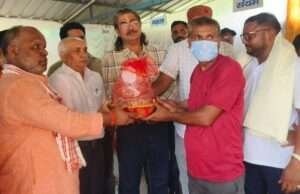 मीरजापुर में टीबी मरीजों के लिए आगे आए उत्तर प्रदेश मंत्री हंसराज विश्वकर्मा