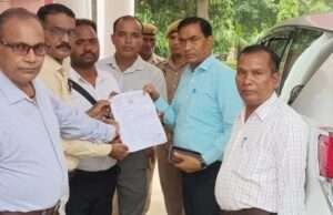 राष्ट्रीय पत्रकार संघ भारत के पदाधिकारियों ने पत्रकारों की समस्याओं को लेकर पांच सूत्री ज्ञापन जिलाधिकारी को सौंपा