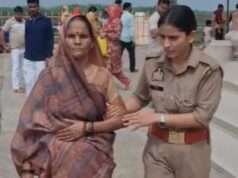 भारेश्वर मंदिर में बेहोश हुई वृद्ध महिला श्रद्धालु की पुलिसकर्मियों ने बचाई जान, सुरक्षित कराए दर्शन